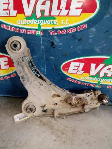 Brazo inferior izquierdo de la suspensión delantera 545016805R RENAULT