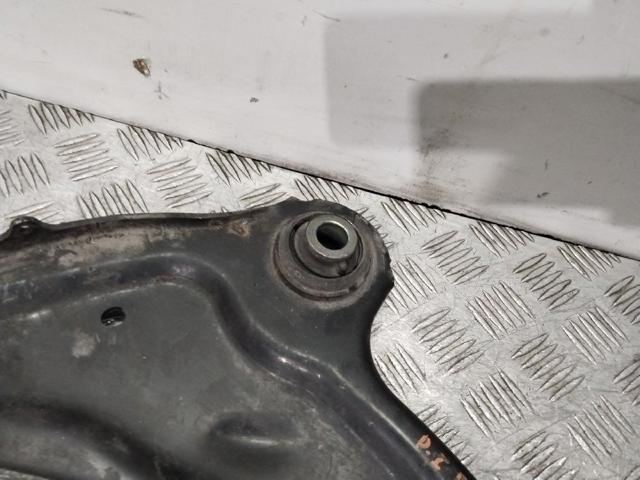 545016805R Brazo inferior izquierdo de la suspensión delantera  en stock Granada