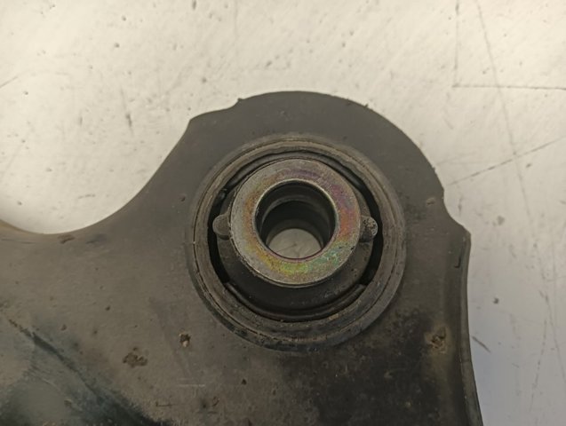 545016805R RENAULT Brazo inferior izquierdo de la suspensión delantera  disponible Vigo