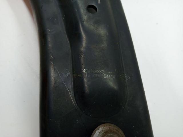 545016838R Brazo inferior izquierdo de la suspensión delantera  en stock Castellón