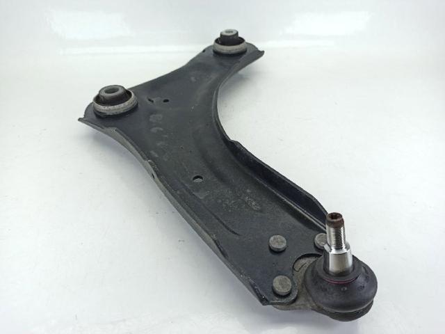 Brazo inferior izquierdo de la suspensión delantera 545018194R RENAULT