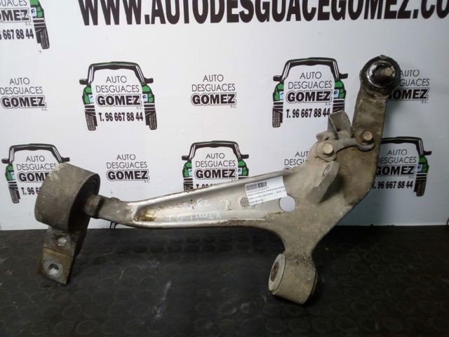 Brazo inferior izquierdo de la suspensión delantera 545018H31A NISSAN