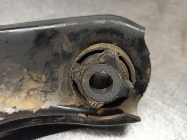 545019811R Brazo inferior izquierdo de la suspensión delantera comprar Almería