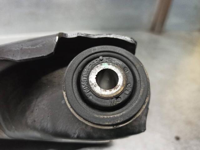 545019811R Brazo inferior izquierdo de la suspensión delantera  disponible Utrera