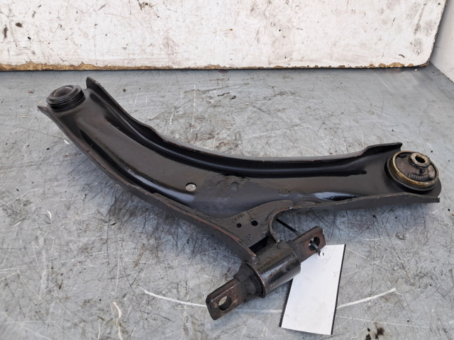 54501BB00A Brazo inferior izquierdo de la suspensión delantera comprar Sevilla