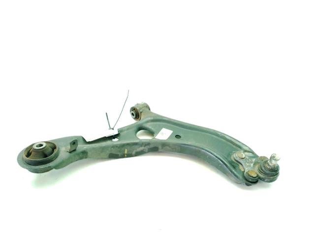HYUNDAI 54501D7000 Brazo inferior derecho de la suspensión delantera  en stock Salamanca