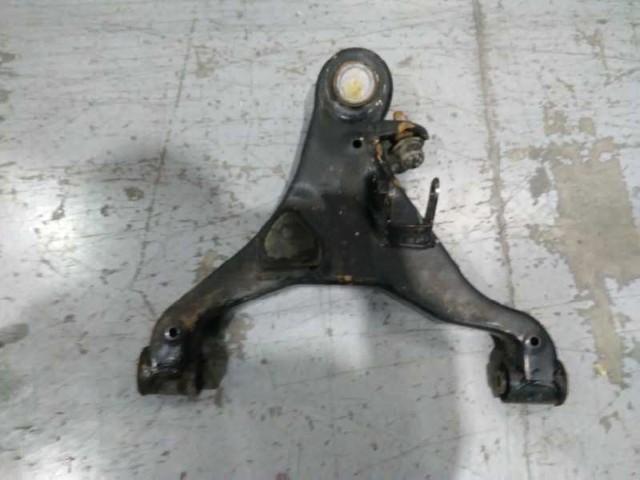 Brazo inferior izquierdo de la suspensión delantera 54501EB31A NISSAN