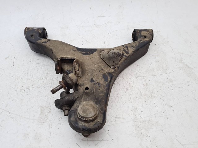 Brazo inferior izquierdo de la suspensión delantera 54501EB31A NISSAN