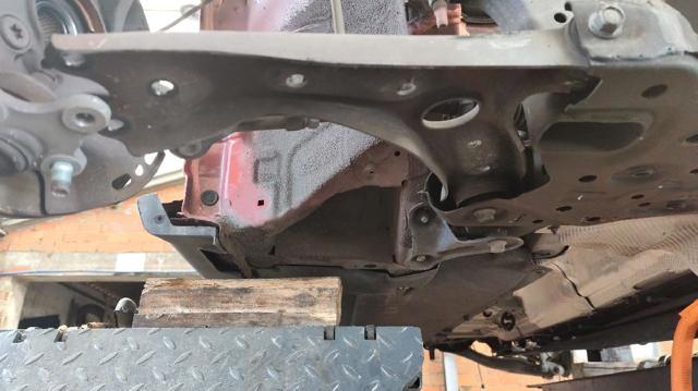 Brazo inferior derecho de la suspensión delantera 54501F2AA0 HYUNDAI