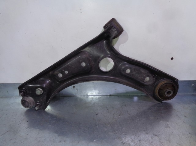 54501J9000 Brazo inferior derecho de la suspensión delantera  disponible Utrera