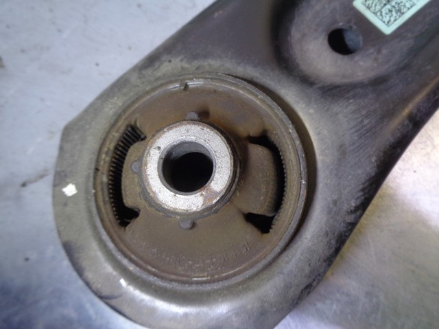 HYUNDAI 54501J9000 Brazo inferior derecho de la suspensión delantera comprar Tarragona