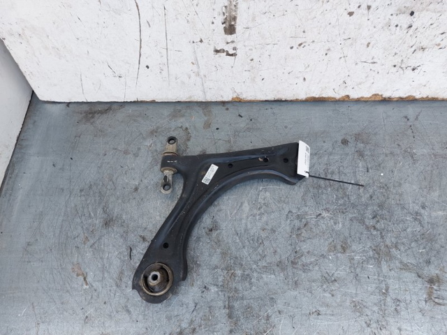 HYUNDAI 54501N9000 Brazo inferior derecho de la suspensión delantera  comprar en Ponferrada