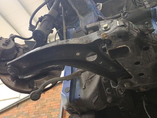 54501Q0000 HYUNDAI Brazo inferior derecho de la suspensión delantera  en stock Gandía