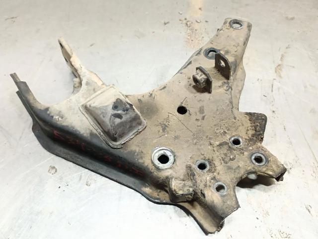 Brazo inferior izquierdo de la suspensión delantera 545037F000 NISSAN