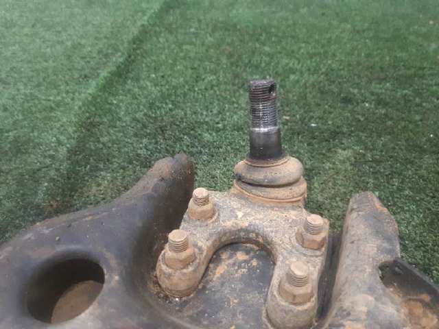 545037F000 Brazo inferior izquierdo de la suspensión delantera comprar Almería