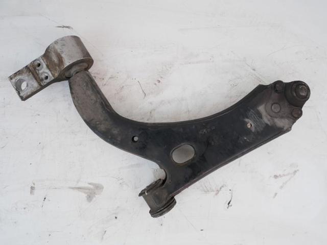 545040445R RENAULT Brazo inferior derecho de la suspensión delantera  en stock Gandía