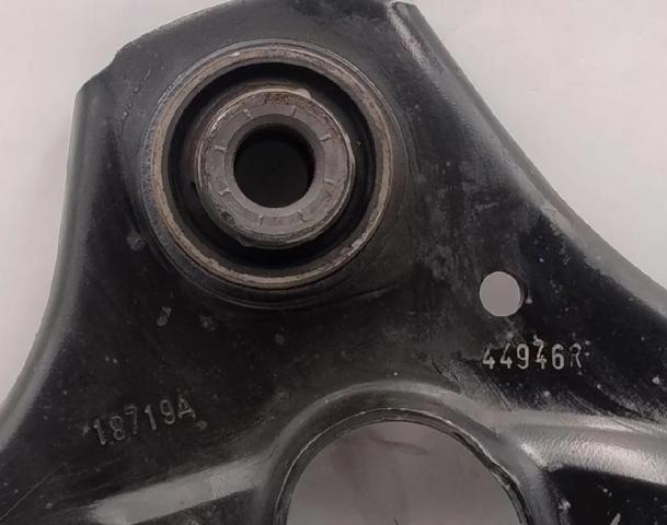 545042511R RENAULT Brazo inferior derecho de la suspensión delantera  comprar en Oviedo