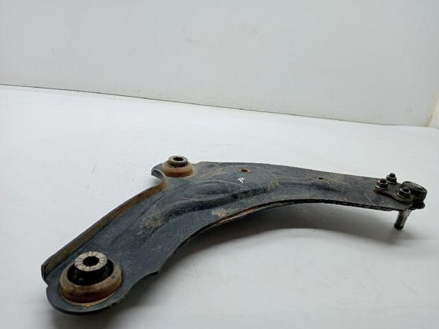 545042846R Brazo inferior derecho de la suspensión delantera comprar Sevilla