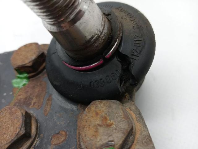 RENAULT 545042846R Brazo inferior derecho de la suspensión delantera comprar Tarragona