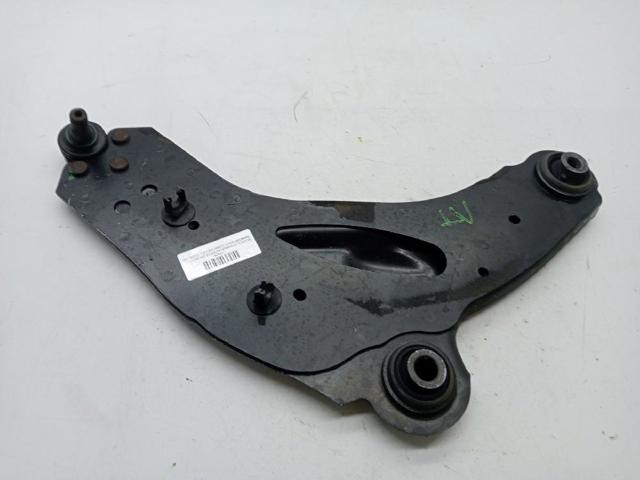 Brazo inferior derecho de la suspensión delantera 545042846R RENAULT