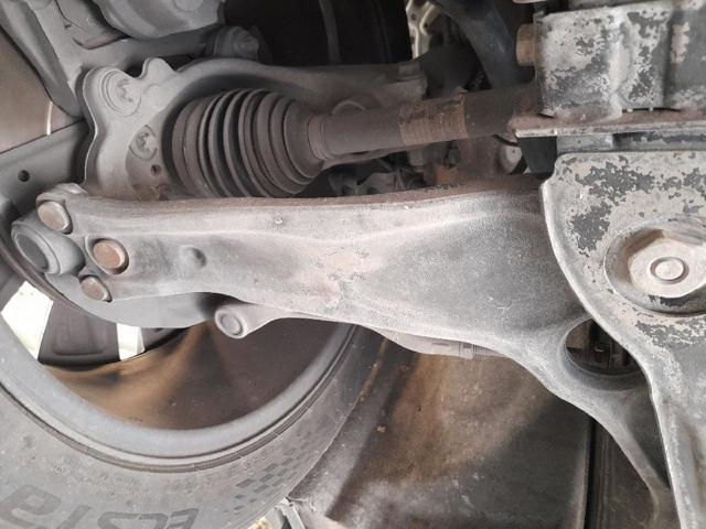 Brazo inferior derecho de la suspensión delantera 545043778R RENAULT