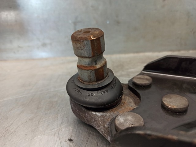 545045297R RENAULT Brazo inferior derecho de la suspensión delantera  comprar en Oviedo