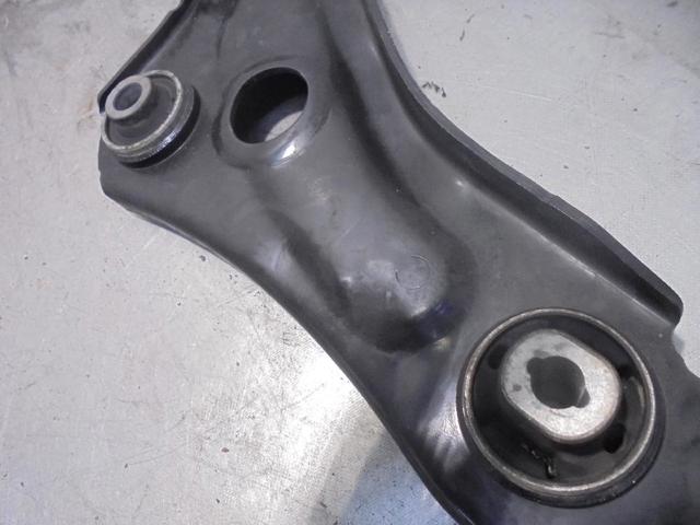 RENAULT 545045297R Brazo inferior derecho de la suspensión delantera  disponible Lugo