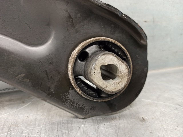 545045297R RENAULT Brazo inferior derecho de la suspensión delantera  en stock Huelva