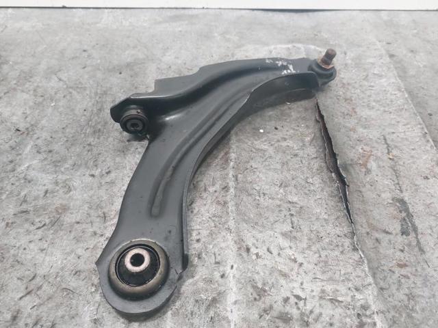 545046162R RENAULT Brazo inferior derecho de la suspensión delantera  en stock Huelva