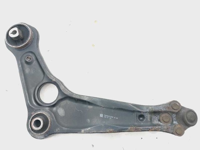 545047275R RENAULT Brazo inferior derecho de la suspensión delantera  disponible Vigo