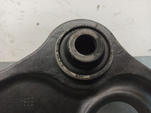 545047275R Brazo inferior derecho de la suspensión delantera comprar Sevilla