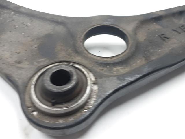 545047275R Brazo inferior derecho de la suspensión delantera  en stock Granada