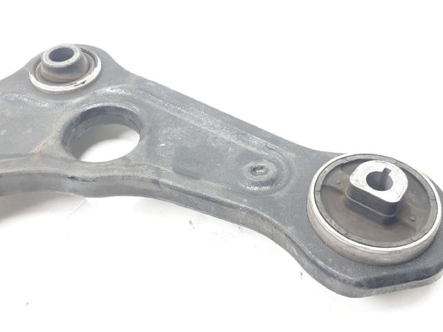 545047275R Brazo inferior derecho de la suspensión delantera  disponible Utrera