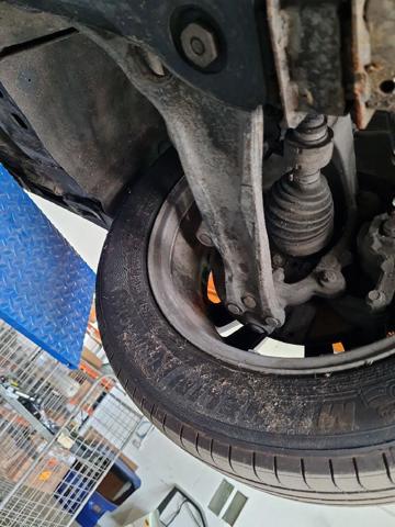 545051645R RENAULT Brazo inferior izquierdo de la suspensión delantera comprar Bilbao