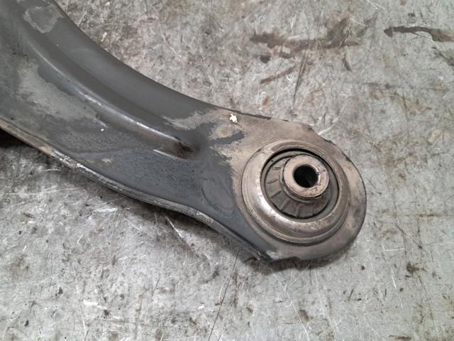 545052354R Brazo inferior izquierdo de la suspensión delantera  en stock Sabadell