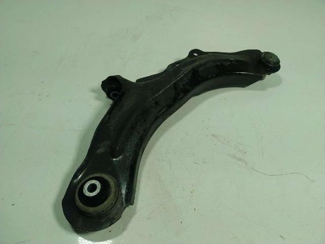 545052737R Brazo inferior izquierdo de la suspensión delantera  disponible Málaga