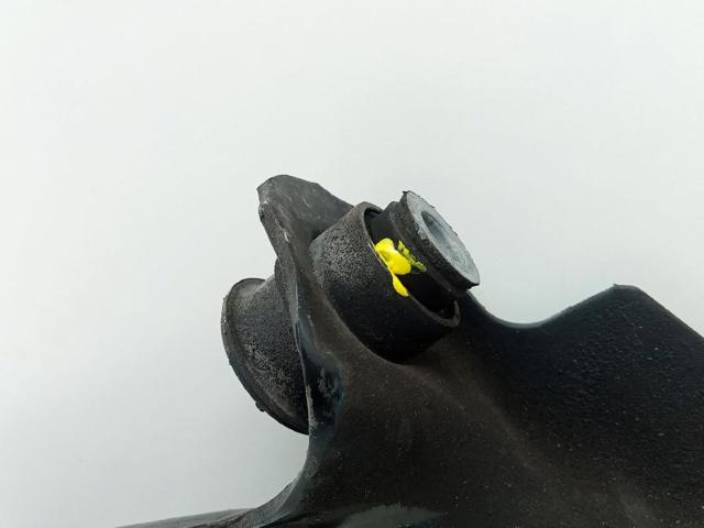 545052737R RENAULT Brazo inferior izquierdo de la suspensión delantera  disponible Ourense