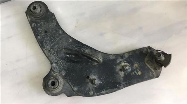 545054429R Brazo inferior izquierdo de la suspensión delantera  en stock Sabadell