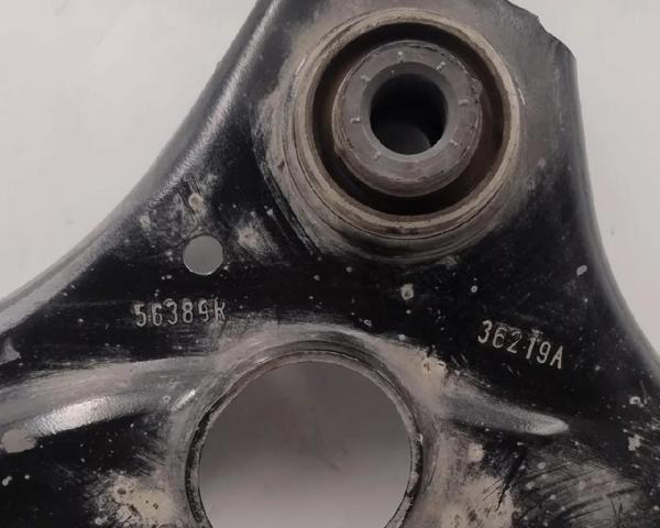 RENAULT 545056028R Brazo inferior izquierdo de la suspensión delantera  en stock Salamanca