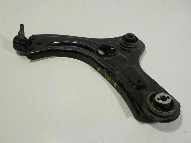 545056028R Brazo inferior izquierdo de la suspensión delantera  disponible Utrera