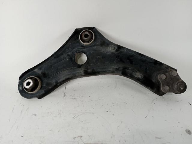 545057449R Brazo inferior izquierdo de la suspensión delantera  en stock Sabadell