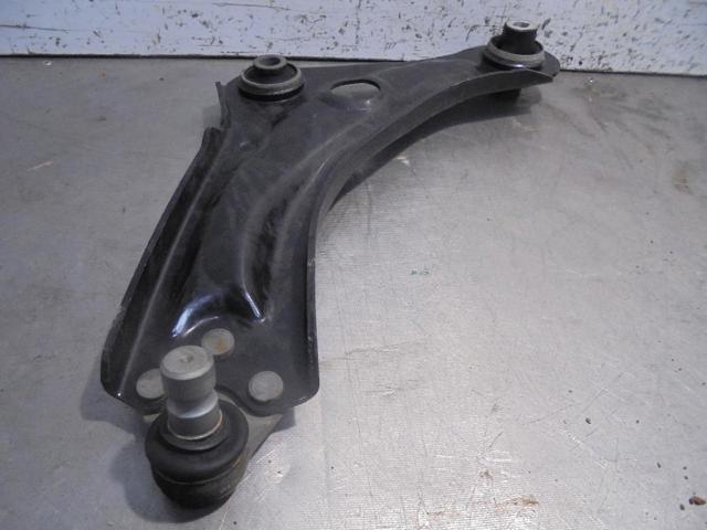 545057449R Brazo inferior izquierdo de la suspensión delantera  comprar en Zaragoza