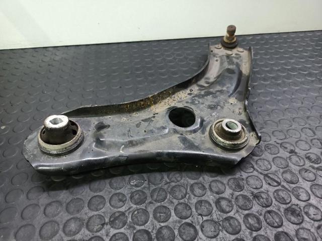545057449R Brazo inferior izquierdo de la suspensión delantera  comprar en Zaragoza