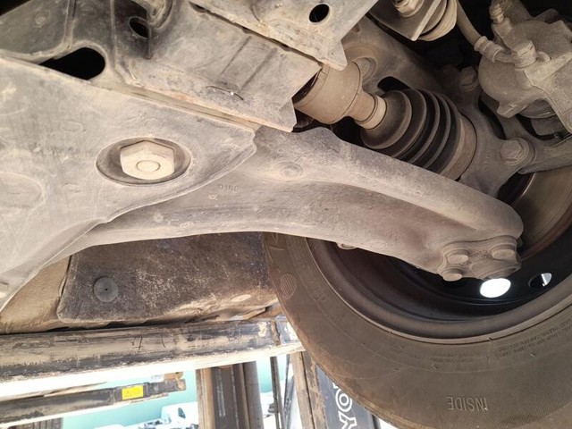 545058992R Brazo inferior izquierdo de la suspensión delantera comprar Sevilla