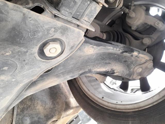 545058992R Brazo inferior izquierdo de la suspensión delantera  disponible Utrera
