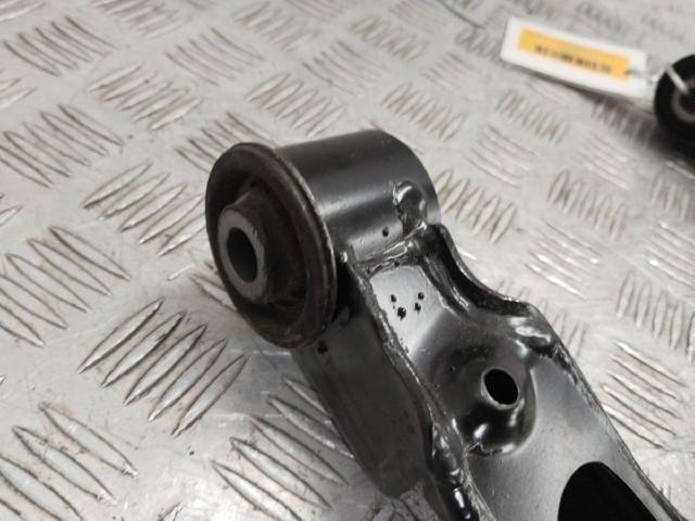 54524EB30A Brazo superior derecho de la suspensión delantera  comprar en Pontevedra
