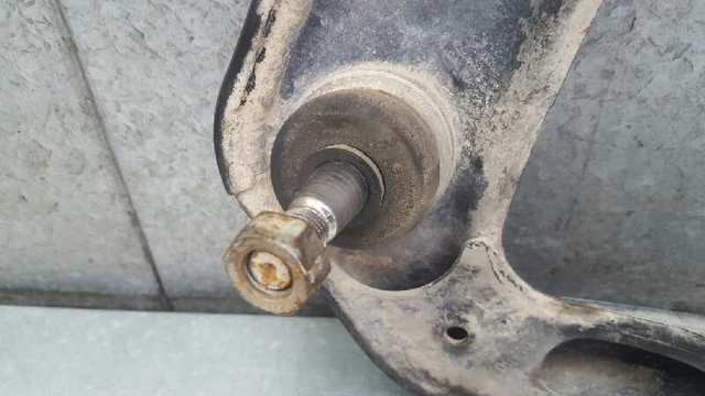54525EB30A NISSAN Brazo superior izquierdo de la suspensión delantera  en stock Huelva