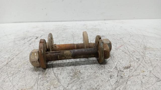 Perno de fijación del brazo de suspensión delantero superior 545802S400 NISSAN
