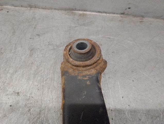 551002G000 HYUNDAI Brazo superior de suspensión trasera izquierdo/derecho  en stock Huelva