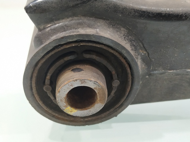 552102Y000 Brazo transversal izquierdo de suspensión trasera comprar Sevilla